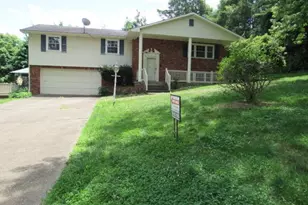 410 Crestridge Dr, Hempfield Township, PA 15601 - Photo 1