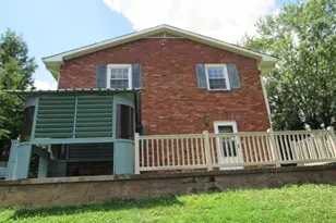 410 Crestridge Dr, Hempfield Township, PA 15601 - Photo 5