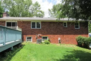 410 Crestridge Dr, Hempfield Township, PA 15601 - Photo 3