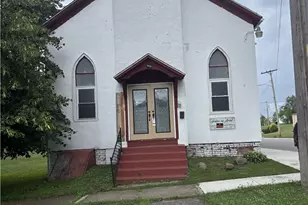 946 Beechwood Ave, Farrell, PA 16121 - Photo 1