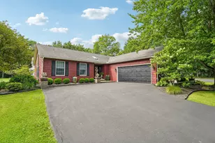 35 Woodlawn Dr, Clark Boro, PA 16113 - Photo 1