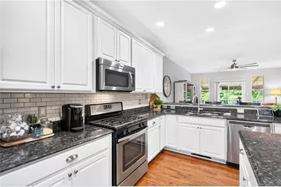 2135 Shawnee Dr, South Strabane, PA 15301 - Photo 7