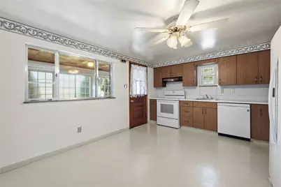 211 East Ave, West Mifflin, PA 15122 - Photo 9