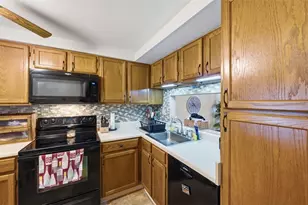 105 Old Village Ln, Bethel Park, PA 15102 - Photo 7