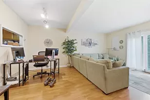 105 Old Village Ln, Bethel Park, PA 15102 - Photo 5