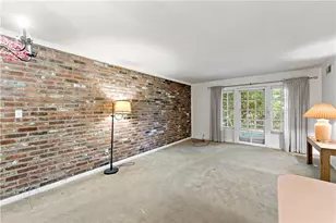 980 Chatham Park Dr, Scott Township, PA 15216 - Photo 3