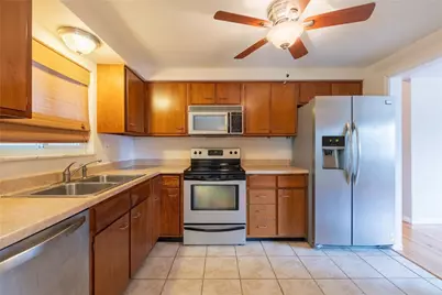 200 Foxcroft Rd, Scott Township, PA 15220 - Photo 7