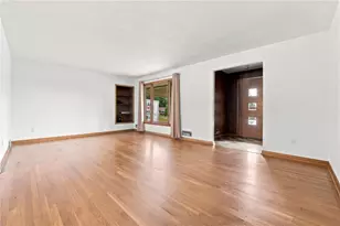 322 Fredrick Dr, Farrell, PA 16121 - Photo 9