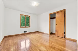 322 Fredrick Dr, Farrell, PA 16121 - Photo 13