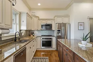 2407 Burham St, Pittsburgh, PA 15203 - Photo 13