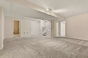 1611 Norman Dr, Pittsburgh, PA 15143 - Photo 39