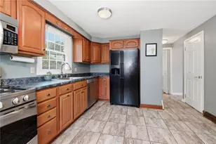 110 Cherrington Dr, Ross Twp, PA 15237 - Photo 9
