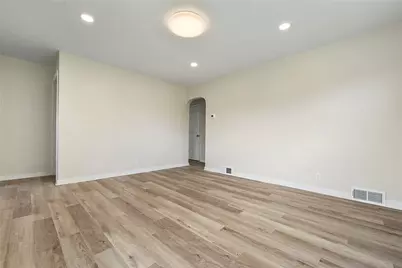7957 Aber Rd, Pittsburgh, PA 15147 - Photo 3