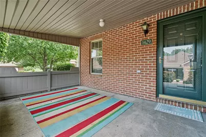 1429 Greenbriar Court, South Park, PA 15129 - Photo 3