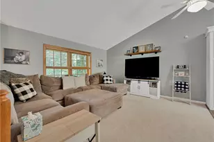 1028 Lexington Dr, Hopewell Township, PA 15001 - Photo 5