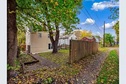1703 Boundary, Aliquippa, PA 15001 - Photo 11