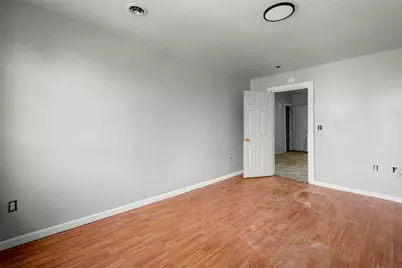 2332 Eccles St, Pittsburgh, PA 15210 - Photo 17
