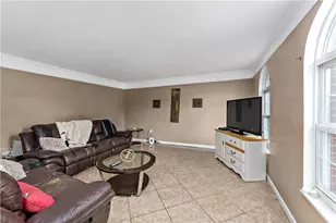 232 Carriage Blvd, Pittsburgh, PA 15239 - Photo 9