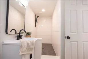1040 Summit Dr, Greensburg, PA 15601 - Photo 15