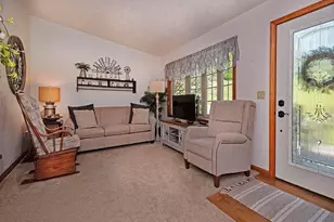 638 Knoll Ln, Upper Burrell, PA 15613 - Photo 11