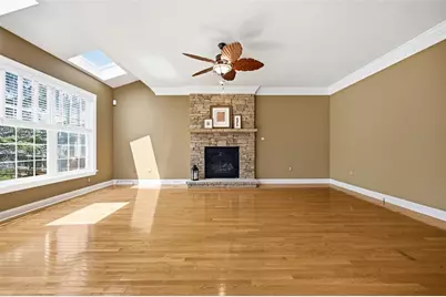 202 W Vanderbilt Drive, Adams Township, PA 16046 - Photo 5