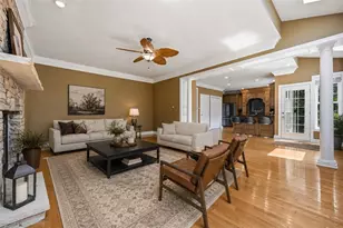 202 W Vanderbilt Dr, Adams Township, PA 16046 - Photo 9