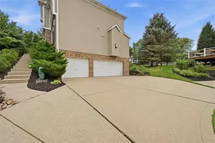 202 W Vanderbilt Dr, Adams Township, PA 16046 - Photo 37
