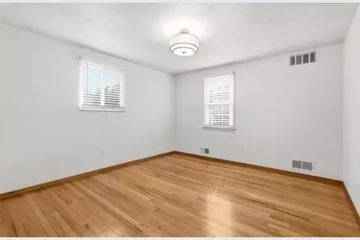 1260 Delfield Dr, Bethel Park, PA 15102 - Photo 33