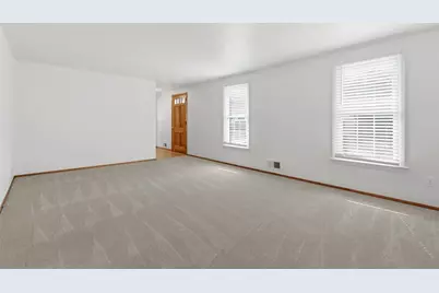 1260 Delfield Dr, Bethel Park, PA 15102 - Photo 9