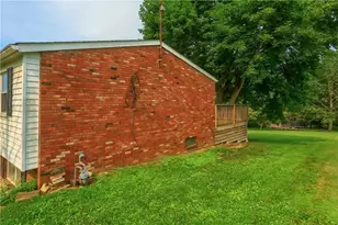 615 Whistler Dr, Rochester, PA 15074 - Photo 3