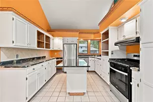 195 Jonathan Pl, Hermitage, PA 16148 - Photo 3