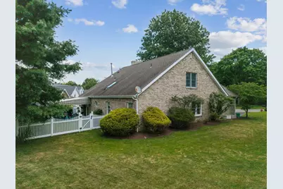 30 Pond Ct South S, Bridgeville, PA 15017 - Photo 3