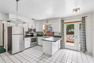 214 Wayne St, Lower Burrell, PA 15068 - Photo 9