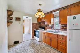 109 Rosemont Dr, Moon/Crescent Twp, PA 15108 - Photo 3