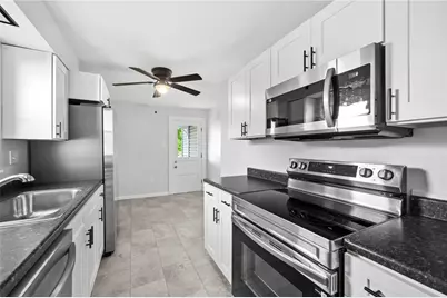 10 McNary St, Houston, PA 15342 - Photo 3