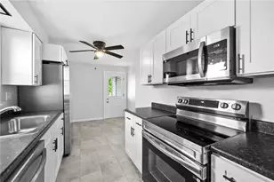 10 McNary St, Houston, PA 15342 - Photo 3