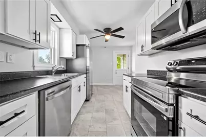 10 McNary St, Houston, PA 15342 - Photo 5