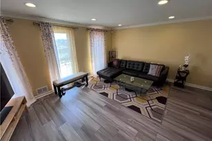 1875 Linton St, Pittsburgh, PA 15219 - Photo 9