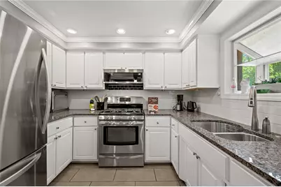 136 Delaney Dr, Wilkins Township, PA 15235 - Photo 9