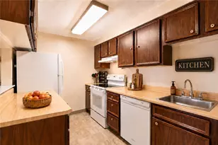 951 Woodhollow Dr, Cranberry Township, PA 16066 - Photo 9