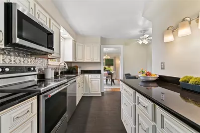 2330 Birtley Ave, Pittsburgh, PA 15226 - Photo 9