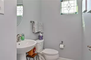 401 Pointe View Dr, Adams Township, PA 16046 - Photo 9