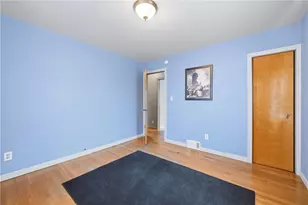 423 Indiana Ave, Farrell, PA 16121 - Photo 11
