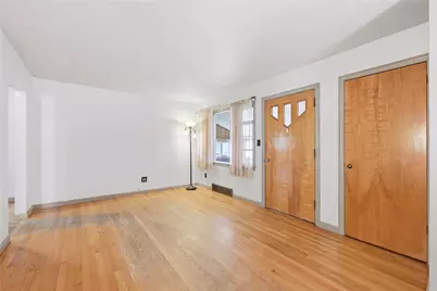 423 Indiana Ave, Farrell, PA 16121 - Photo 5