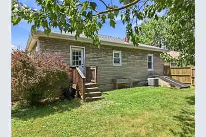423 Indiana Ave, Farrell, PA 16121 - Photo 3