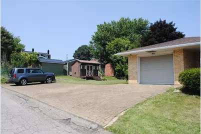 500 Morningside Dr, Lower Burrell, PA 15068 - Photo 3