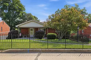 1074 Roseanne Ave, Banksville/Westwood, PA 15216 - Photo 3