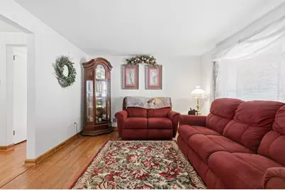 1074 Roseanne Ave, Pittsburgh, PA 15216 - Photo 9