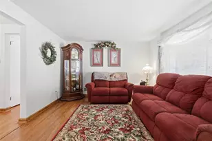 1074 Roseanne Ave, Banksville/Westwood, PA 15216 - Photo 9