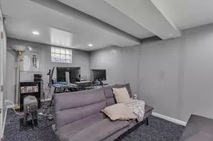 330 Greenlee St, Vanport, PA 15009 - Photo 23